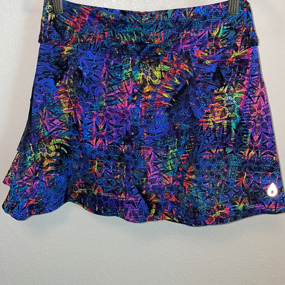 DonaJo patterned skort. Size 2 or large. Great shape.